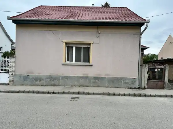Eladó családi ház, Székesfehérvár 2 szoba 62 m² 44.5 M Ft