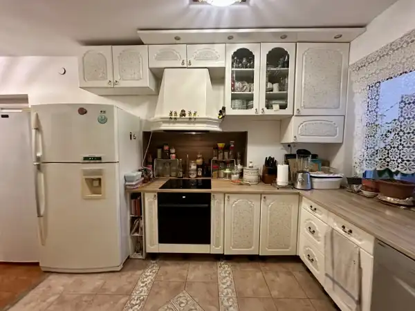 Eladó családi ház, Székesfehérvár 7 szoba 380 m² 130 M Ft