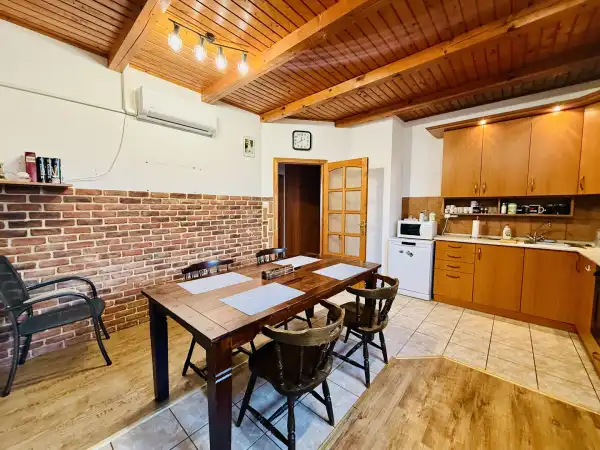 Eladó családi ház, Székesfehérvár 8 szoba 210 m² 150 M Ft