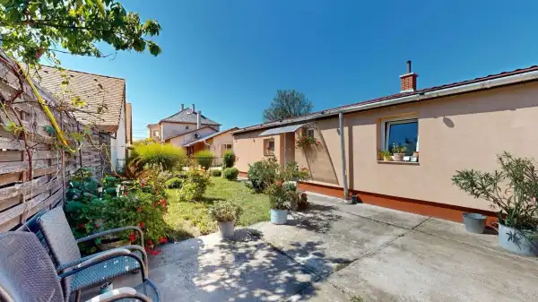 Eladó családi ház, Székesfehérvár 10 szoba 265 m² 159.2 M Ft