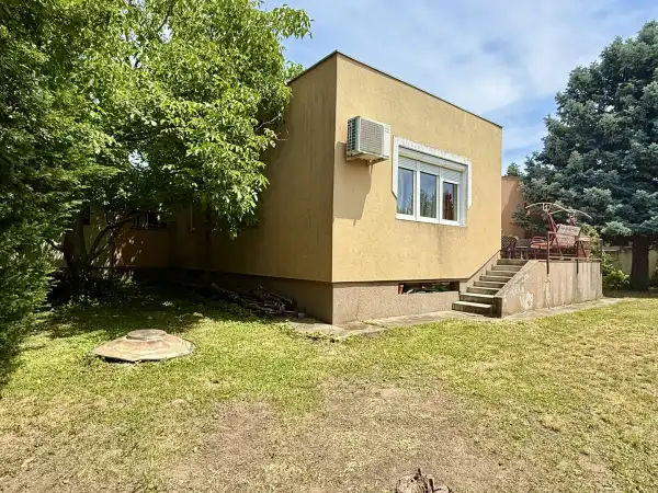 Eladó családi ház, Székesfehérvár 5 szoba 255 m² 108.9 M Ft