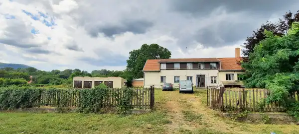 Eladó családi ház, Szob 6+4 szoba 220 m² 75 M Ft