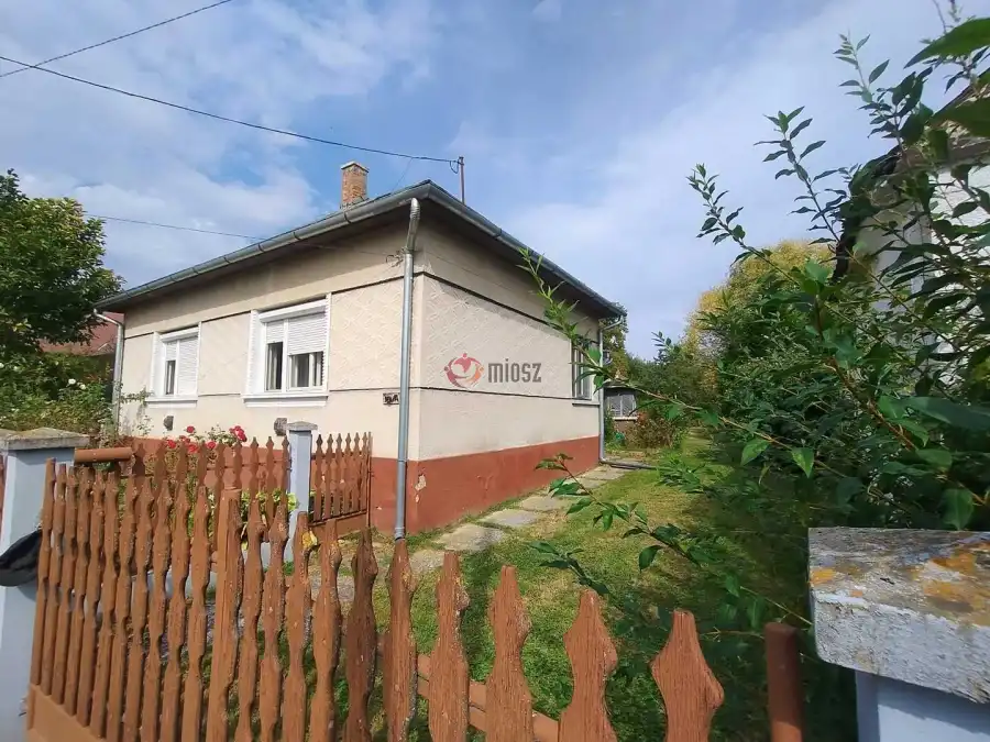 eladó családi ház, Szőce