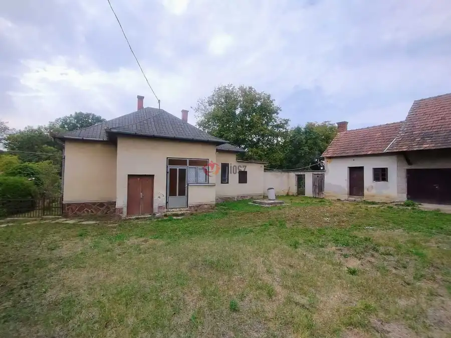 eladó családi ház, Szőce