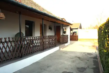 eladó családi ház, Sződ