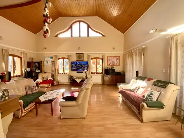 Eladó családi ház, Szokolya 8+1 szoba 274 m² 179 M Ft