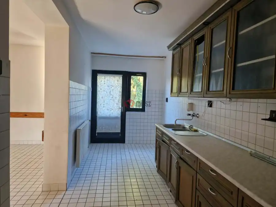 eladó családi ház, Szügy