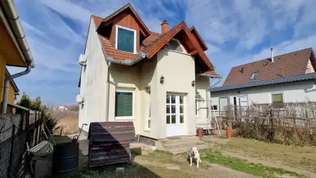 eladó családi ház, Taksony