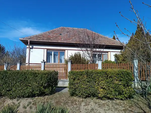 Eladó családi ház, Tápiószecső 3 szoba 100 m² 39.9 M Ft