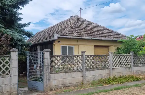 Eladó családi ház, Tápiószecső 2 szoba 90 m² 22.5 M Ft