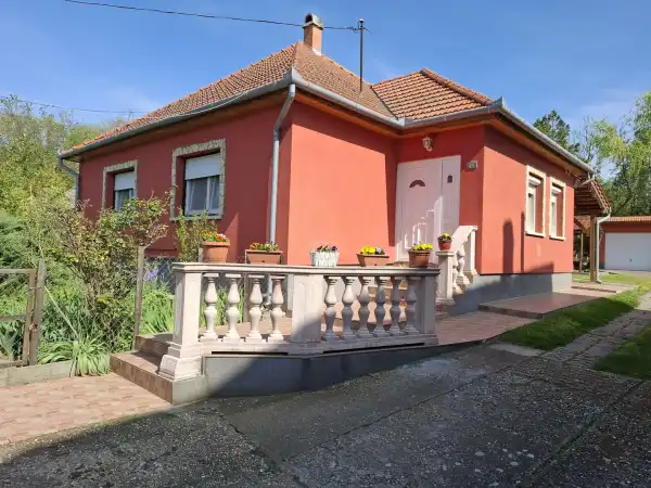 Eladó családi ház, Tápiószele 2 szoba 112 m² 44.5 M Ft