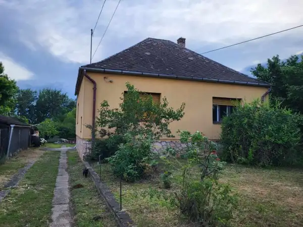 Eladó családi ház, Tata 3 szoba 86 m² 69.99 M Ft