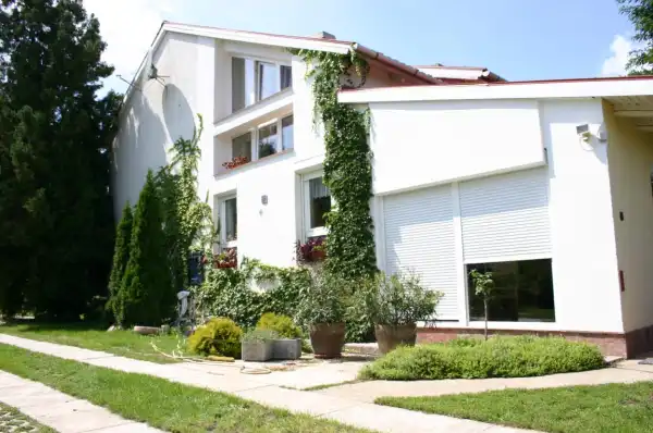 Eladó családi ház, Tata 5 szoba 181 m² 138 M Ft