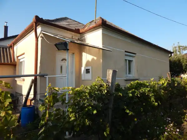 Eladó családi ház, Tata 3 szoba 88 m² 72.7 M Ft
