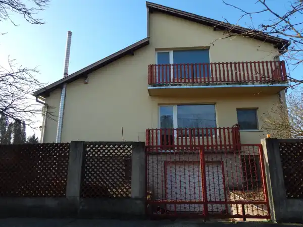 Eladó családi ház, Tatabánya 4 szoba 240 m² 125 M Ft