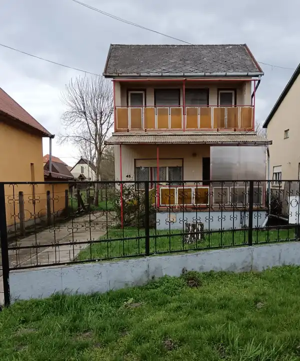 Eladó családi ház, Tóalmás 1+2 szoba 110 m² 35 M Ft