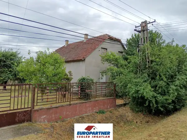 Eladó családi ház, Törtel 3 szoba 80 m² 19.5 M Ft