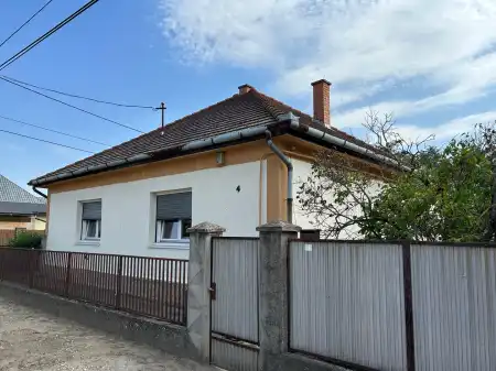 eladó családi ház, Tura