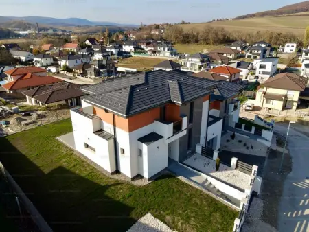 eladó családi ház, Üröm