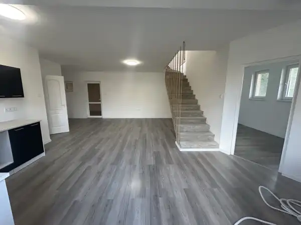 Eladó családi ház, Üröm 2+1 szoba 65 m² 94 M Ft
