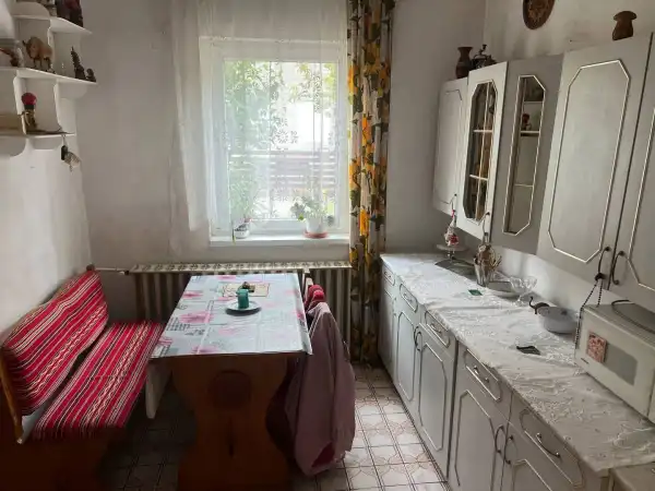 Eladó családi ház, Vác 4 szoba 68.9 M Ft