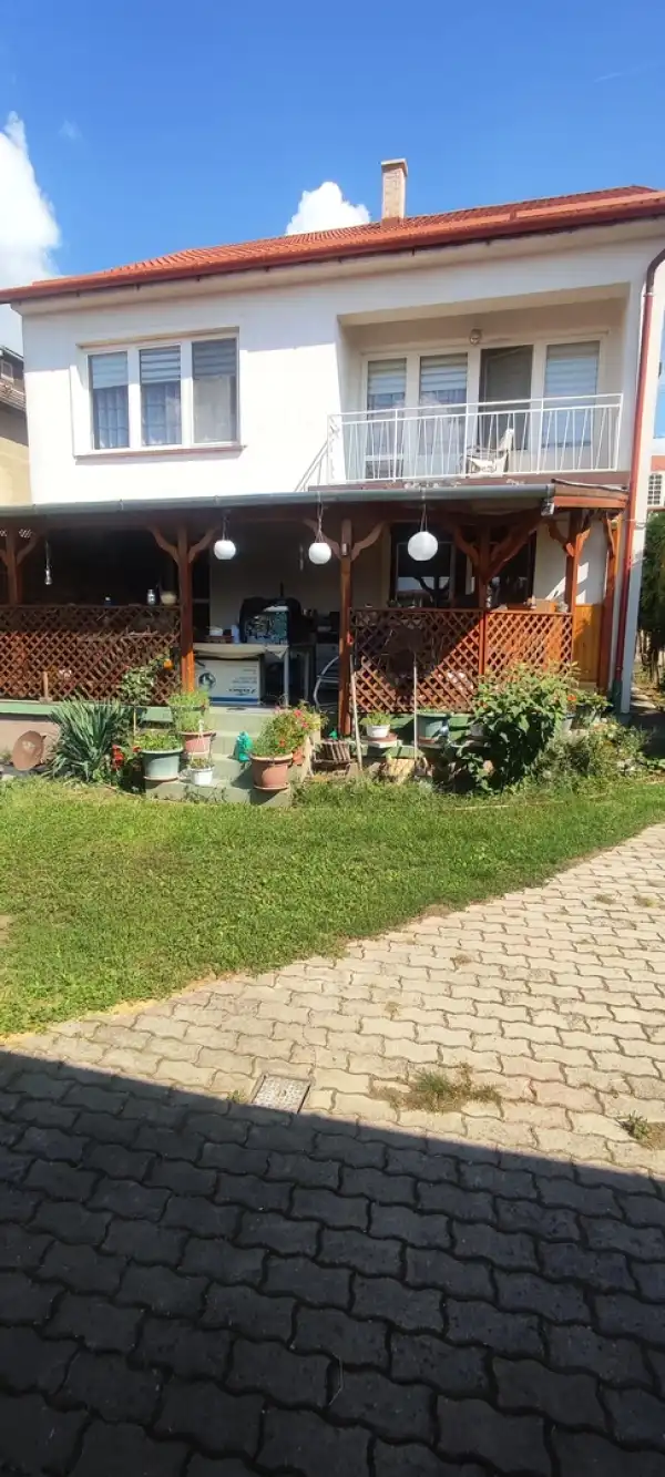 Eladó családi ház, Vác 6+1 szoba 192 m² 119.8 M Ft