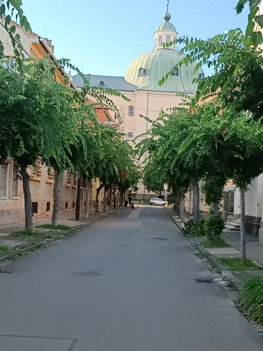 eladó családi ház, Vác
