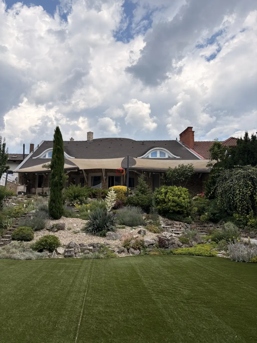 eladó családi ház, Vác