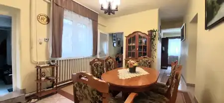 eladó családi ház, Vác