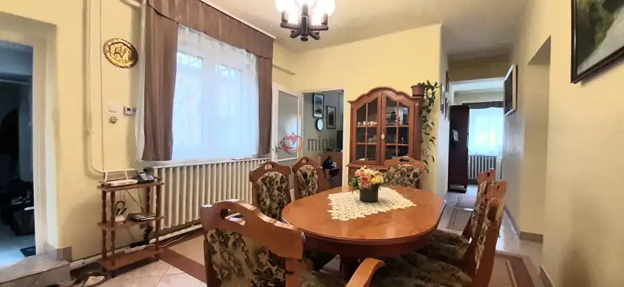 eladó családi ház, Vác