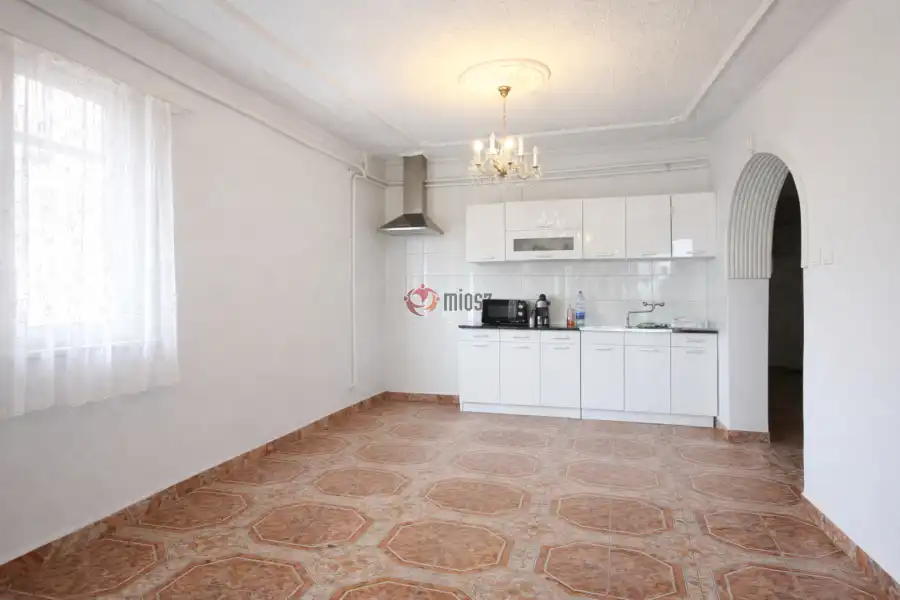 eladó családi ház, Vác