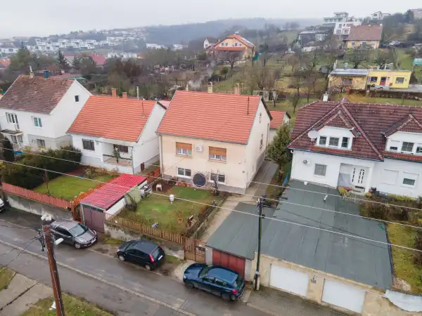 Eladó családi ház, Vác 7 szoba 186 m² 99.99 M Ft