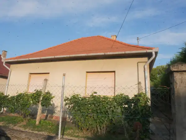 Eladó családi ház, Vác 2 szoba 75 m² 64.9 M Ft