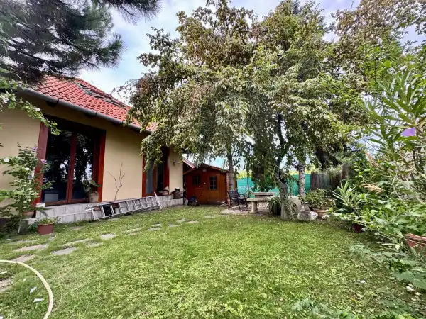 Eladó családi ház, Vác 7 szoba 285 m² 269.99 M Ft