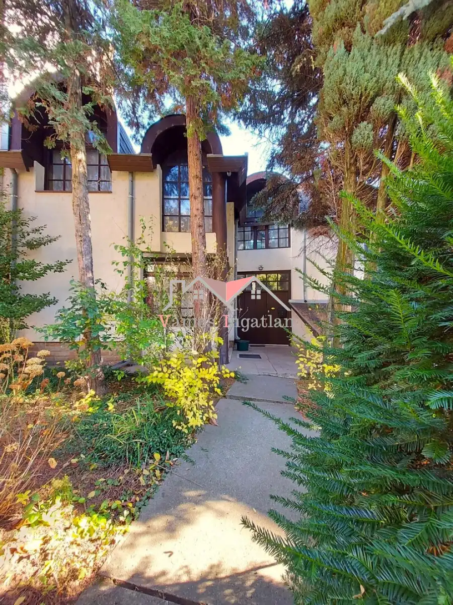 eladó családi ház, Vác