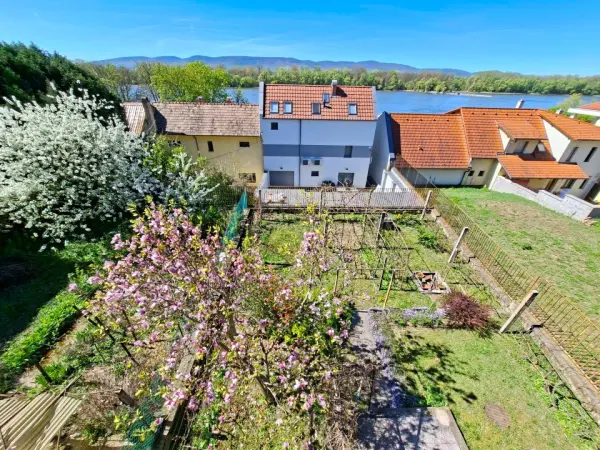 Eladó családi ház, Vác 5+1 szoba 202 m² 115 M Ft