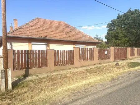 eladó családi ház, Vácduka
