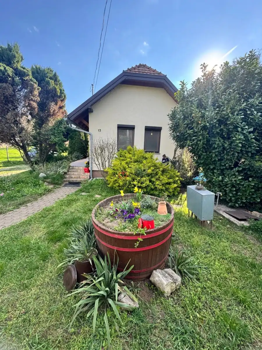 eladó családi ház, Vácduka