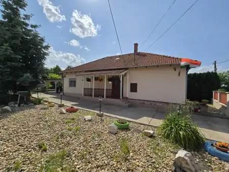eladó családi ház, Vácduka