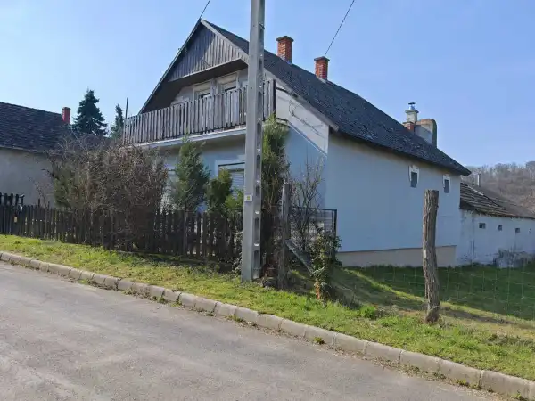 Eladó családi ház, Vállus 5 szoba 143 m² 55.9 M Ft