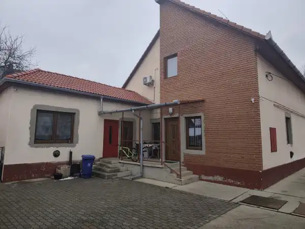 Eladó családi ház, Vecsés 6 szoba 180 m² 130 M Ft