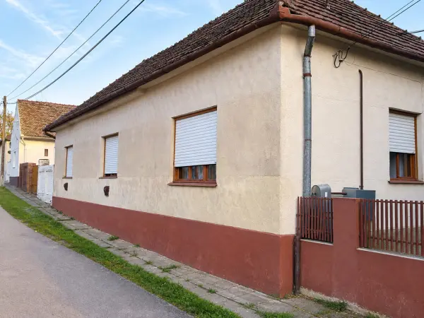 Eladó családi ház, Véménd 4 szoba 150 m² 9.9 M Ft