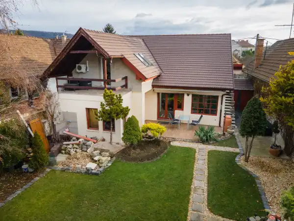 Eladó családi ház, Verőce 7 szoba 227 m² 129.9 M Ft
