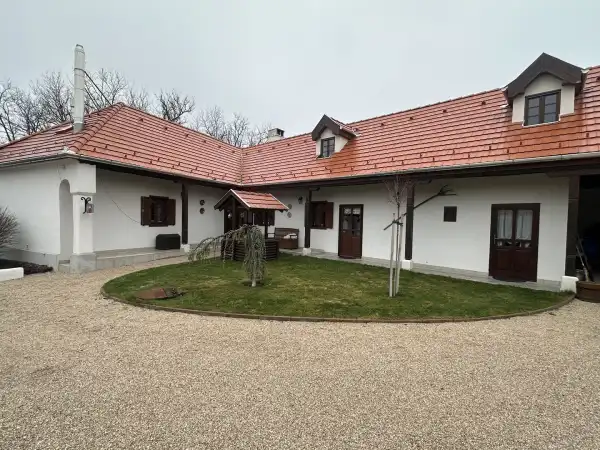 Eladó családi ház, Vértesacsa 4 szoba 210 m² 230 M Ft + Áfa