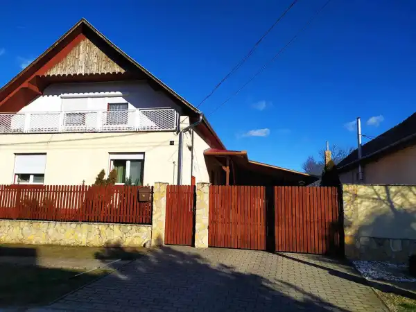 Eladó családi ház, Zsámbok 3+1 szoba 200 m² 47 M Ft
