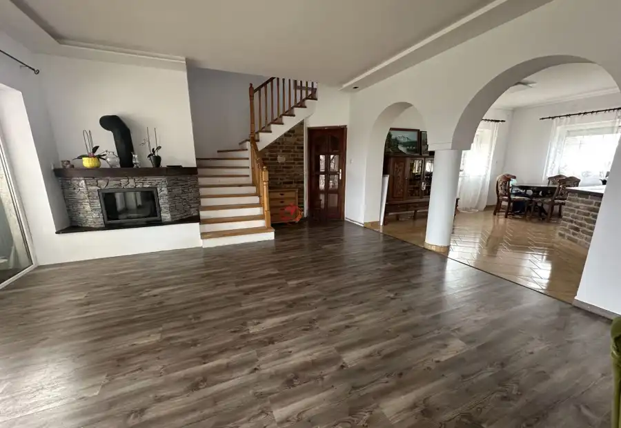 eladó családi ház, Zsombó