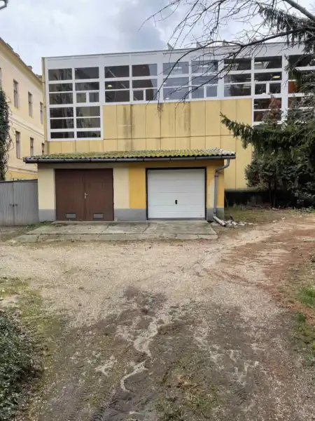 eladó garázs, Eger