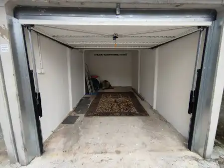 eladó garázs, Mohács