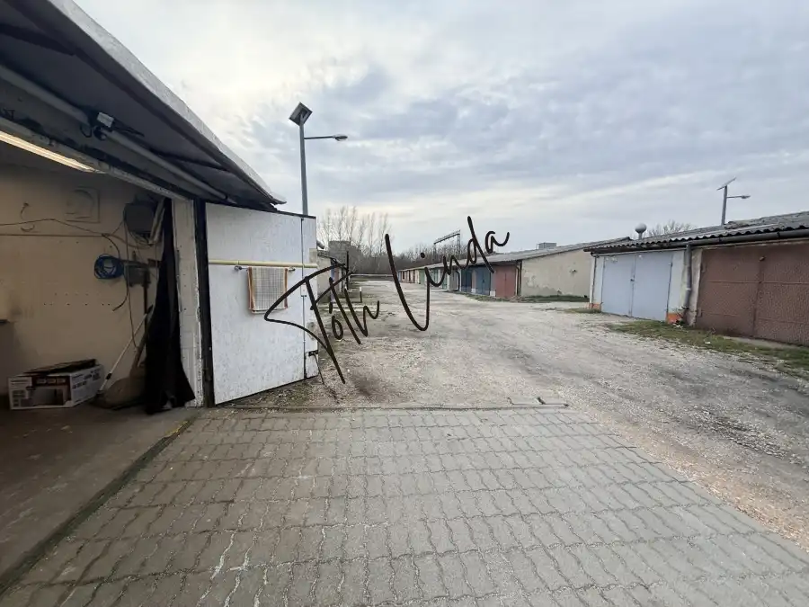 eladó garázs, Oroszlány