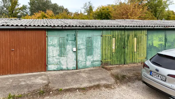 Eladó garázs, Vác 14 m² 7 M Ft